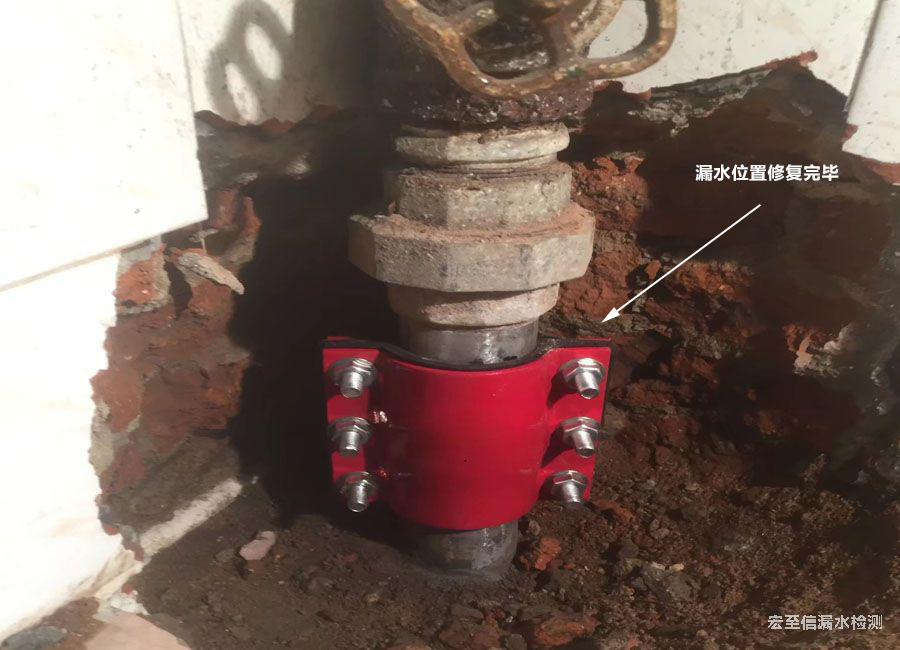 青島嶗山區(qū)主管道漏水維修施工現(xiàn)場(chǎng)